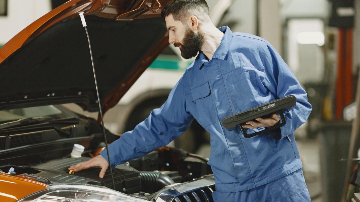 Mechanic using GST ready auto repair software in an Indian garage 2026