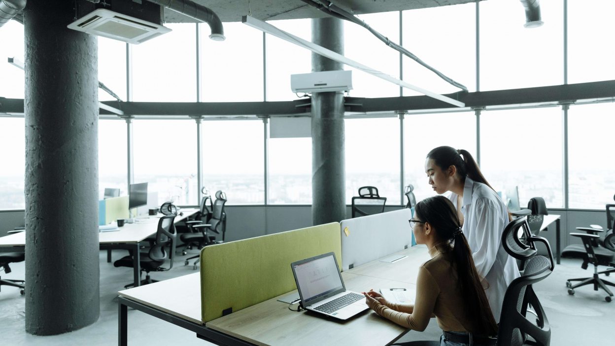 garage software inventory and invoice tracking dashboard.