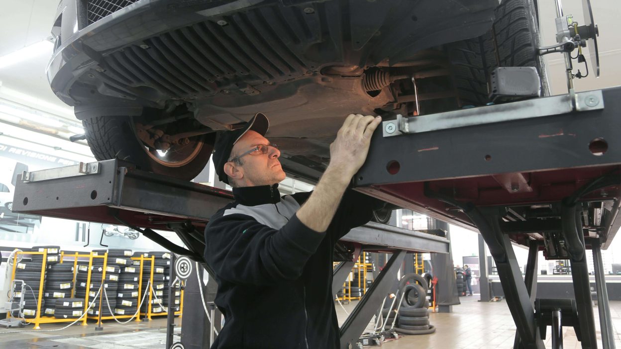 Smart garage management solutions - autodots